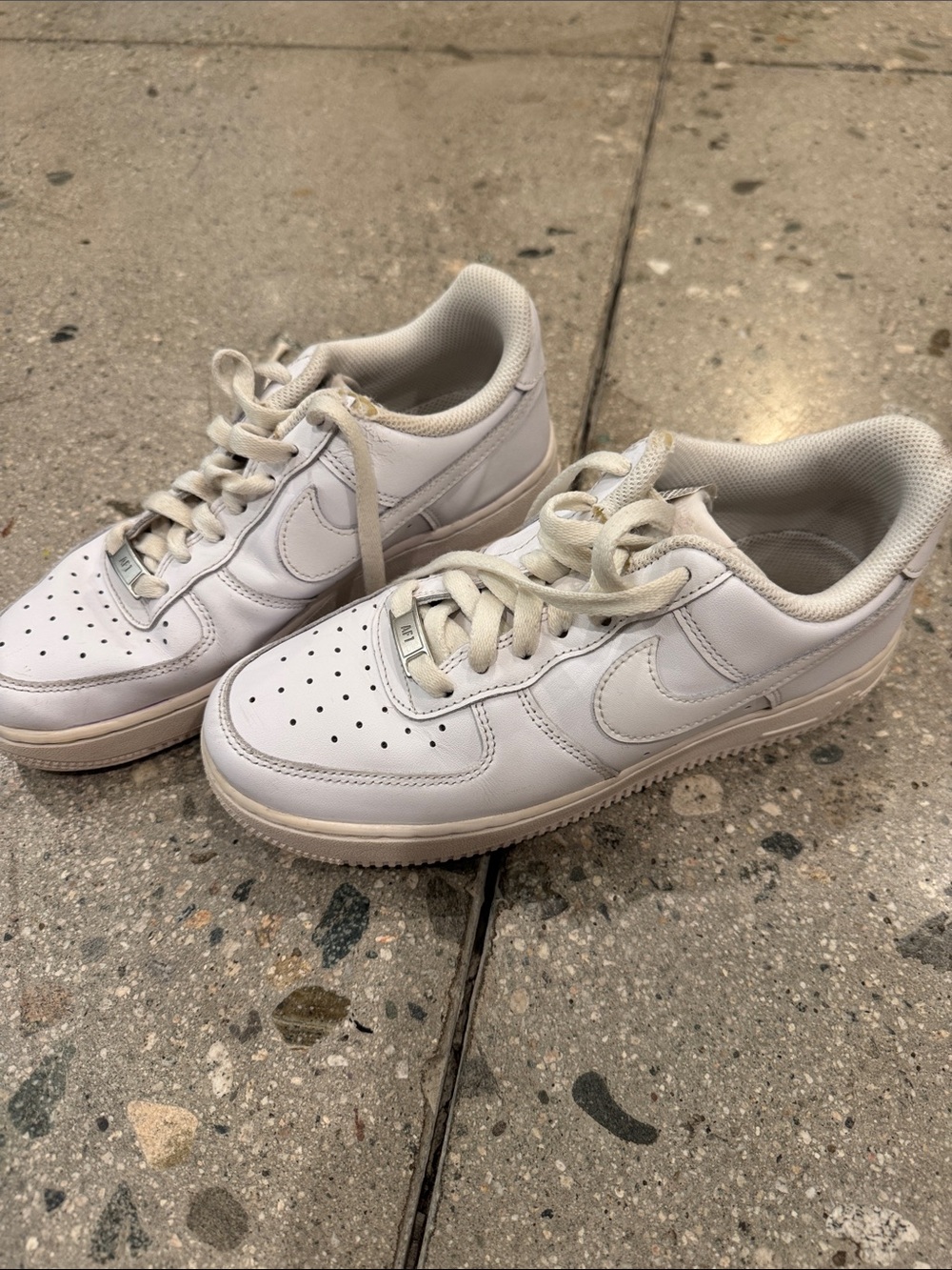 Nike Air Force 1 White Leather Low-Top Sneakers women’s